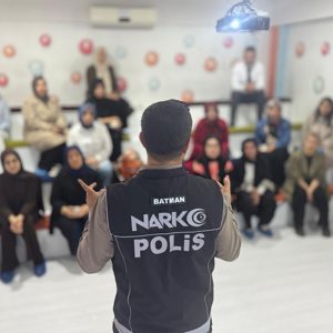 “En İyi Narkotik Polisi Anne” ve “Madde Kullanım Riski ve Madde Bağımlılığından Korunma” konularında eğitimler - fotoğraf 2