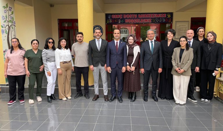 Çocuk Hizmetleri Genel Müdürümüz Sayın Hasan Basri Alagöz, #ToroslarİÇES kuruluşumuzu  ziyaret etti.  Çocuklarımız ve çalışma arkadaşlarımızla bir araya gelen Sayın Genel Müdürümüz, kuruluşumuzda yürütülen çalışmalar hakkında bilgi alarak sunulan hizmetlere ilişkin değerlendirmelerde bulundu.  Sayın Genel Müdürümüze ziyaretleri ve destekleri dolayısıyla teşekkür ediyoruz.