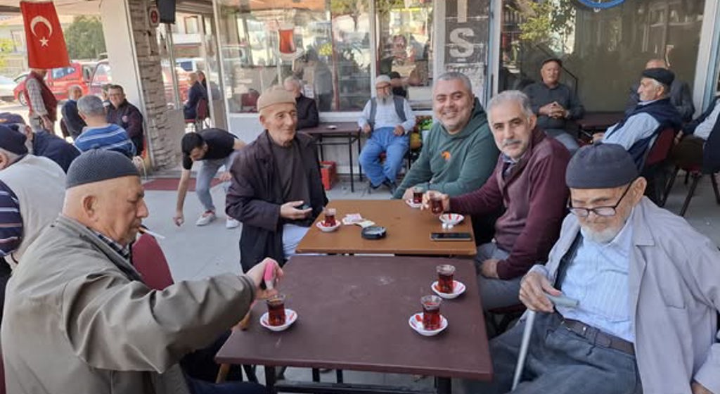 Soma SOSEV Huzurevi Sakinleriyle Cami ve Köy Kahvesi Ziyareti Gerçekleştirildi