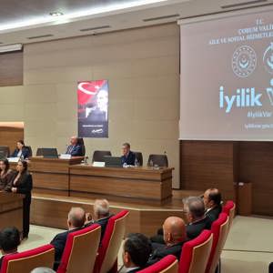 📍 ÇORUM VALİLİĞİ İL KOORDİNASYON TOPLANTISI’NDA “İYİLİK VAR” GÖNÜLLÜLÜK PLATFORMU TANITILDI - fotoğraf 3