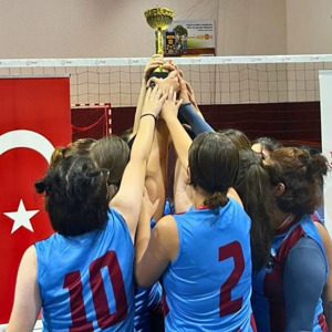 Bizim Çocuklar 8. Türkiye Voleybol Şampiyonası Grup Müsabakaları Tamamlandı. - fotoğraf 1