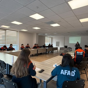  Erzincan AFAD Arama ve Kurtarma Teknisyenlerine yönelik “Psikolojik Sağlamlık, Öfke ve Stres Yönetimi, İkincil Travma ve Tükenmişlik” konularında eğitim gerçekleştirilmiştir. - fotoğraf 2