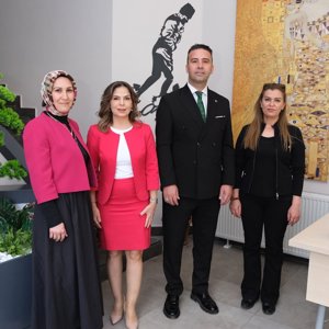 İl Müdürümüz Sayın Umut Zeybek’ten Cemiyet Dergisi Genel Yayın Yönetmeni Sayın Didem Gözütok’a Ziyaret - fotoğraf 1