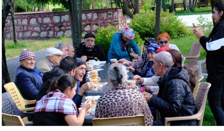Parklarda Buluşan Anılar, Nefes ve Dilekler