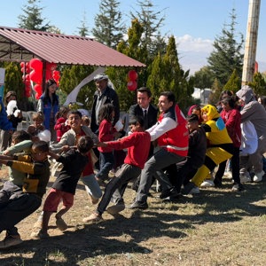 📌 İyilik Var Temasıyla Mevsimlik Tarım İşçilerimizin Çocuklarına Yönelik Şenlik Programı - fotoğraf 6