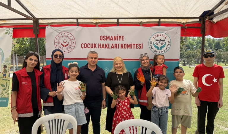 Çocuk Hizmetleri Genel Müdürlüğümüzün koordinasyonunda, COP31 kapsamında 81 ilde eş zamanlı gerçekleştirilen farkındalık etkinliği Osmaniye’de de çocuklarımızın katılımıyla gerçekleştirildi.