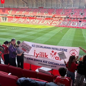 İyilik Var Platformu, Samsun'da Kız Çocuklarımızın Hayallerine Dokundu - fotoğraf 5