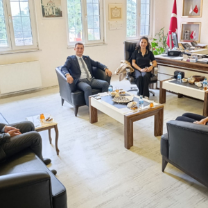 İl Müdürümüz Dr. Hüseyin Mollaoğlu, Kobya Ailesinin Kıymetli Temsilcisi Duygu Kobya Bostan’ı Makamında Ağırladı. - fotoğraf 1