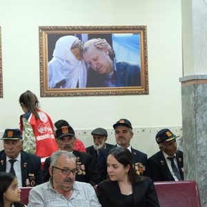 Halk Ozanları ve Gazilerden Huzurevi Sakinlerimize Anlamlı Ziyaret: Gönüllerince Eğlendiler - fotoğraf 5