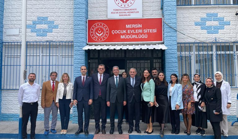 Çocuk Hizmetleri Genel Müdürümüz Sayın Hasan Basri Alagöz, #MersinÇES  kuruluşumuzu  ziyaret etti.  Çocuklarımız ve çalışma arkadaşlarımızla bir araya gelen Sayın Genel Müdürümüz, kuruluşumuzda yürütülen çalışmalar hakkında bilgi alarak sunulan hizmetlere ilişkin değerlendirmelerde bulundu.  Sayın Genel Müdürümüze ziyaretleri ve destekleri dolayısıyla teşekkür ediyoruz.