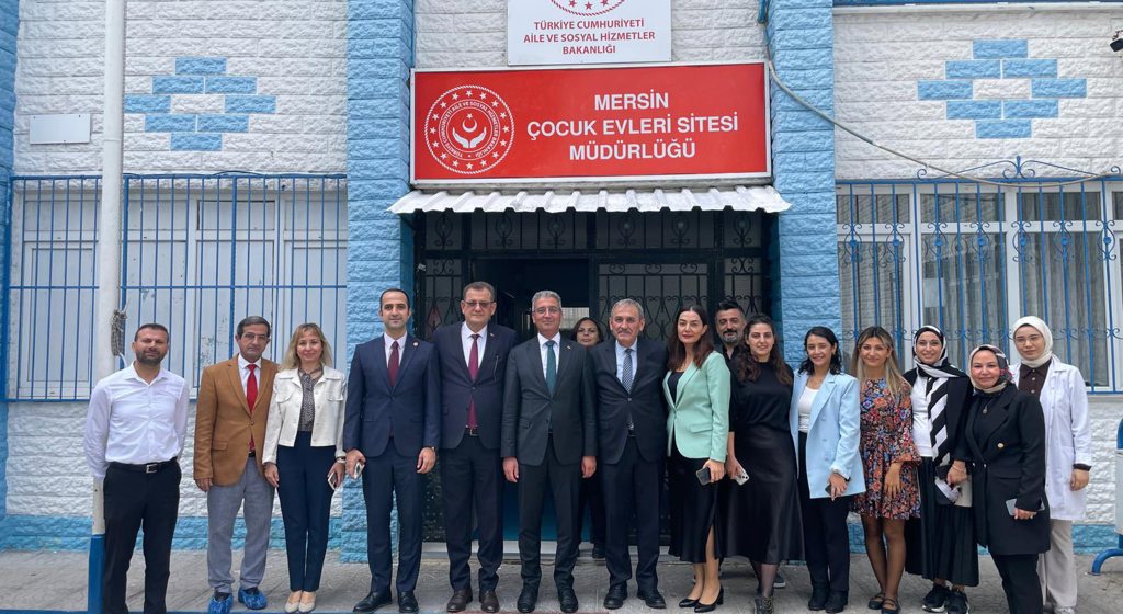 Çocuk Hizmetleri Genel Müdürümüz Sayın Hasan Basri Alagöz, #MersinÇES  kuruluşumuzu  ziyaret etti.  Çocuklarımız ve çalışma arkadaşlarımızla bir araya gelen Sayın Genel Müdürümüz, kuruluşumuzda yürütülen çalışmalar hakkında bilgi alarak sunulan hizmetlere ilişkin değerlendirmelerde bulundu.  Sayın Genel Müdürümüze ziyaretleri ve destekleri dolayısıyla teşekkür ediyoruz.