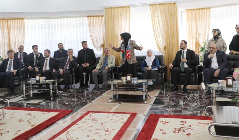 AK Parti Genel Başkan Yardımcısı Sayın Hülya TERZİOĞLU ve Beraberindeki Heyetten Gazi Huzurevi’ne Ziyaret