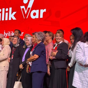 İyilik Var Platformu Lansmanında Ünye’den Anlamlı Gurur Yeşim Eroğlu’na Teşekkür Plaketi - fotoğraf 2
