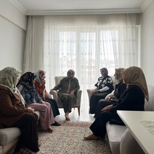 “Sehit Ailelerimiz Milletimizin En Kiymetli Emanetidir”: Dr. Selma Unluer Hanimefendi Sehit Ailemizi Ziyaret Etti - fotoğraf 2