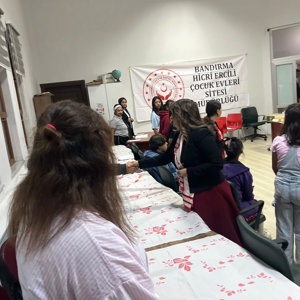 KARANFİLLER SEVGİYLE, HAYALLER UMUTLA BULUŞTU 🌸 | DÜNYA KIZ ÇOCUKLARI GÜNÜ - fotoğraf 2