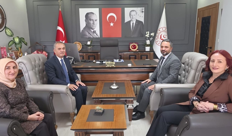 Burdur Aile ve Sosyal Hizmetler İl Müdürü Mustafa ÇAKIR, İl Müdürümüz Mahmut SELÇUK’u makamında ziyaret etti.