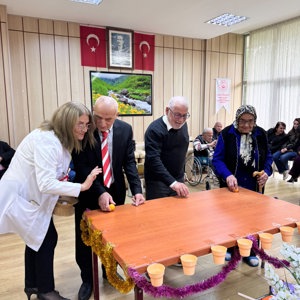 1 Ekim Dünya Yaşlılar Günü dolayısıyla Huzurevlerimizde anlamlı bir program gerçekleştirildi. - fotoğraf 3