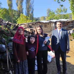  OSMANCIK’TA YAŞLI VE ENGELLİ AİLELERE YÖNELİK HANE ZİYARETLERİ DEVAM EDİYOR - fotoğraf 2