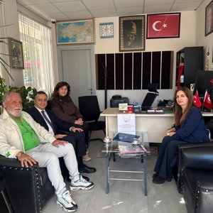 19 Ekim Muhtarlar Günü dolayısıyla İl Müdürümüz Selim KÖSE ve İl Müdür Yardımcımız Kamile ŞAHİN, Bahçelievler Mahallesi ve Pirimehmet Mahallesi muhtarlarımızı ziyaret etti. - fotoğraf 2