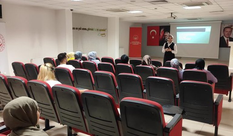 Onikişubat Sosyal Hizmet Merkezi Müdürlüğümüzden Bakım Personeline “Kriz, Öfke ve Stres Yönetimi” Eğitimi